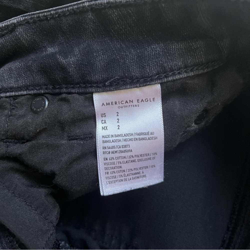 American Eagle Black Hi-Rise Shortie Denim Shorts - Picture 4 of 6